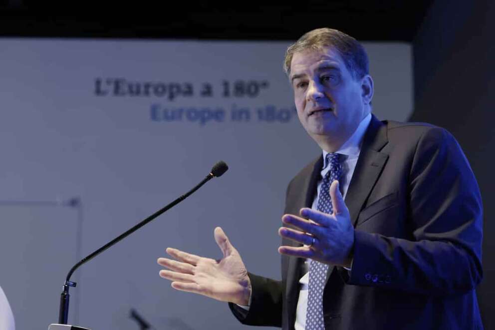Sala David Sassoli incontro : Quali riforme per una Europa libera e solidale con il Vicepresidente esecutivo della Commissione Europea Raffaele Fitto — Roma—Italia —Lunedì 12 Gennaio 2026 – Politica – (foto di Cecilia Fabiano/ LaPresse) David Sassoli Hall.The meeting: What reforms for a free and supportive Europe with the participation of the Executive Vice-President of the European Commission Raffaele Fitto— Rome—Italy —Monday January 12, 2026 – Politics – (photo by Cecilia Fabiano/LaPresse)
