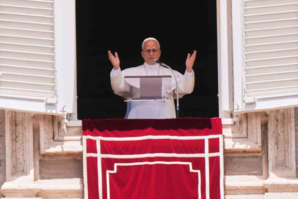 Pope Leo XIV delivers his blessing as he recites the Regina Coeli noon prayer from the window of his studio overlooking St. Peter’s Square, at the Vatican, Sunday, May 17, 2026. (AP Photo/Andrew Medichini) Associate Press/ LaPresse Only Italy and Spain