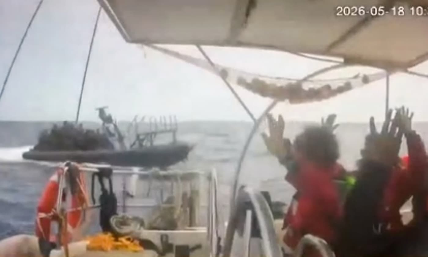 I pirati israeliani colpiscono ancora: bloccata la Flotilla con navi da guerra