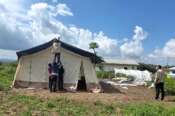 Aid workers set up an Ebola treatment center in Bunia, Congo, Tuesday, May 19, 2026. (AP Photo/Dirole Lotsima Dieudonne) Associate Press/ LaPresse Only Italy and Spain
