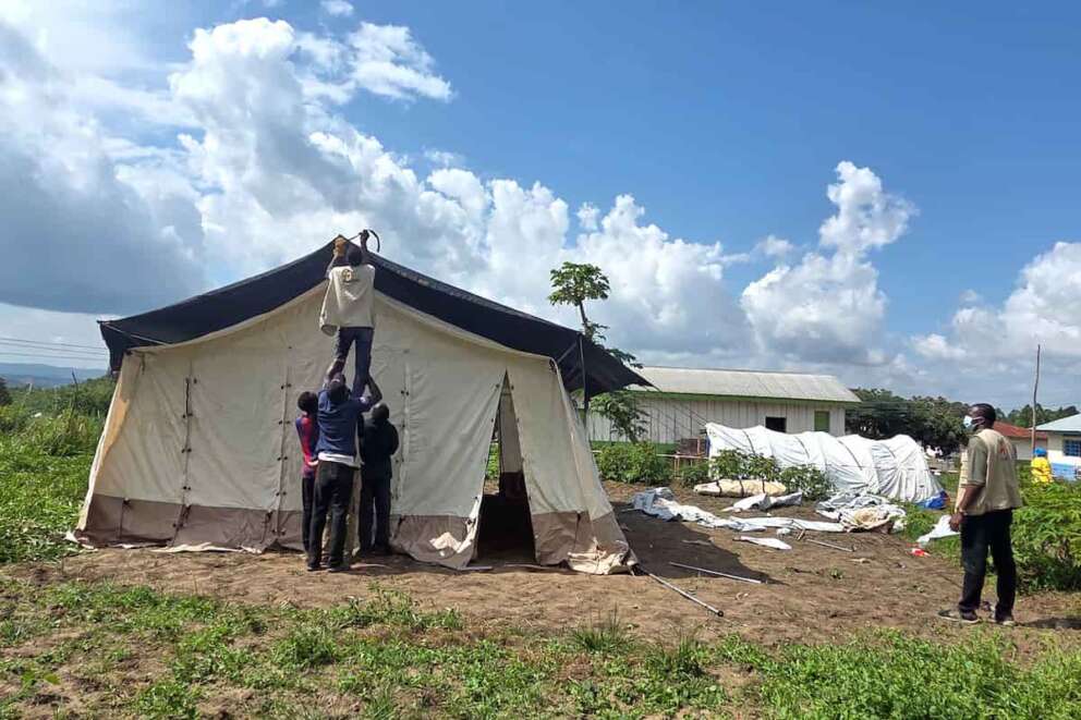 Aid workers set up an Ebola treatment center in Bunia, Congo, Tuesday, May 19, 2026. (AP Photo/Dirole Lotsima Dieudonne) Associate Press/ LaPresse Only Italy and Spain