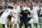 Aston Villa’s head coach Unai Emery celebrates with players after the Europa League final soccer match between Freiburg and Aston Villa in Istanbul, Turkey, Thursday, May 21, 2026. (AP Photo/Emrah Gurel)