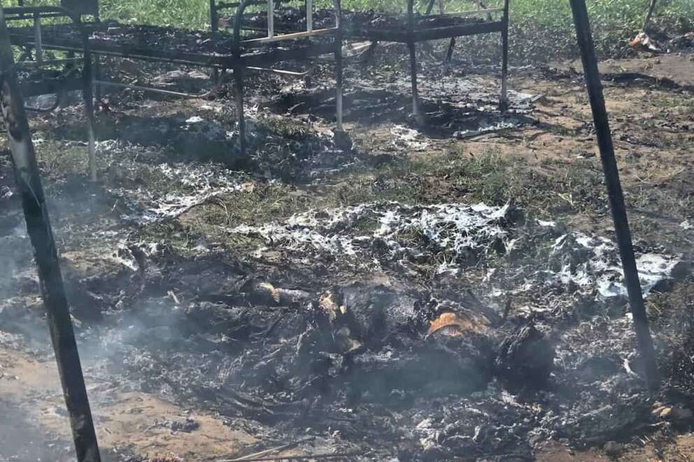 EDS NOTE: GRAPHIC CONTENT – The remains of a body lie on the ground at an Ebola treatment center after it burned down in Rwampara, Ituri province, Congo, Thursday, May 21, 2026. (AP Photo/Dirole Lotsima Dieudonne) Associate Press/ LaPresse Only Italy and Spain