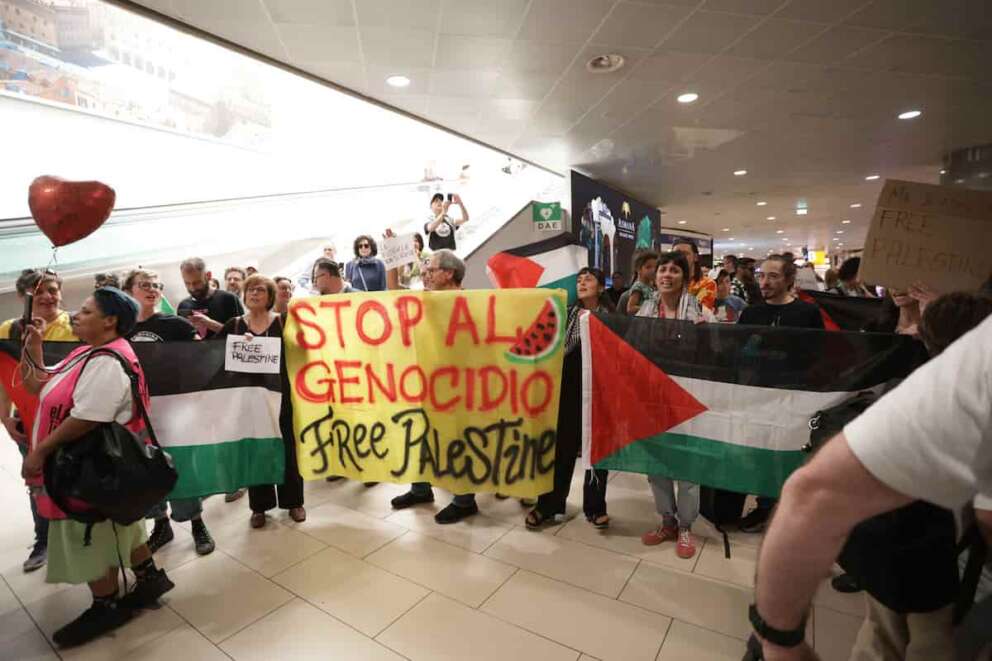 Arrivo all’ Aeroporto Marconi di Bologna degli attivisti emiliani della Global Sumud Flottiglia Ilaria Mancosu ,Francesco Gilli, Lola Fabbri e Maurizio Menghini – Bologna 23 Maggio 2026 – Bologna – Italia (Photo Alessandro Ruggeri / LaPresse) Arrival at Bologna’s Marconi Airport of Emilian activists from the Global Sumud Flotilla: Ilaria Mancosu, Francesco Gilli, Lola Fabbri, and Maurizio Menghini – Bologna, May 23, 2026 – Bologna – Italy (Alessandro Ruggeri/ LaPresse )