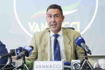 Se Vannacci prenderà la guida del centrodestra rimpiangeremo Meloni, La Russa e Donzelli…