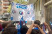 Napoli, i piccoli tifosi della scuola Quarati salutano mister Conte: “Grazie”
