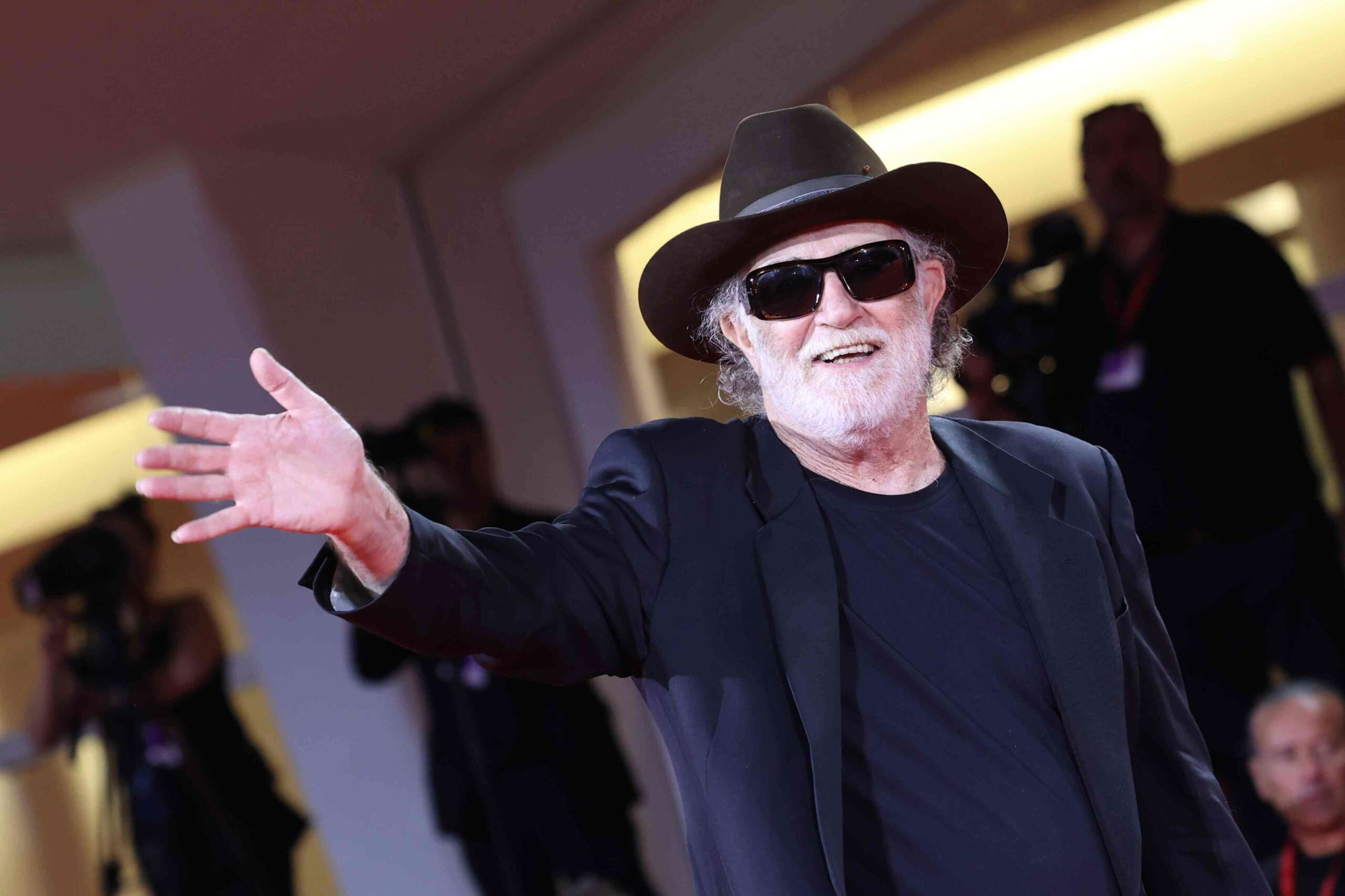 De Gregori torna con “Nevergreen”: le pagine scure del cantautore nel progetto che include album, concerti e un docufilm
