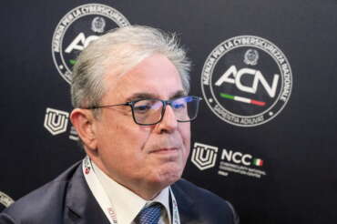 Frattasi si dimette da direttore dell’Agenzia per la cybersicurezza, lo strappo col governo e i “buchi” nei casi Uffizi-Almaviva