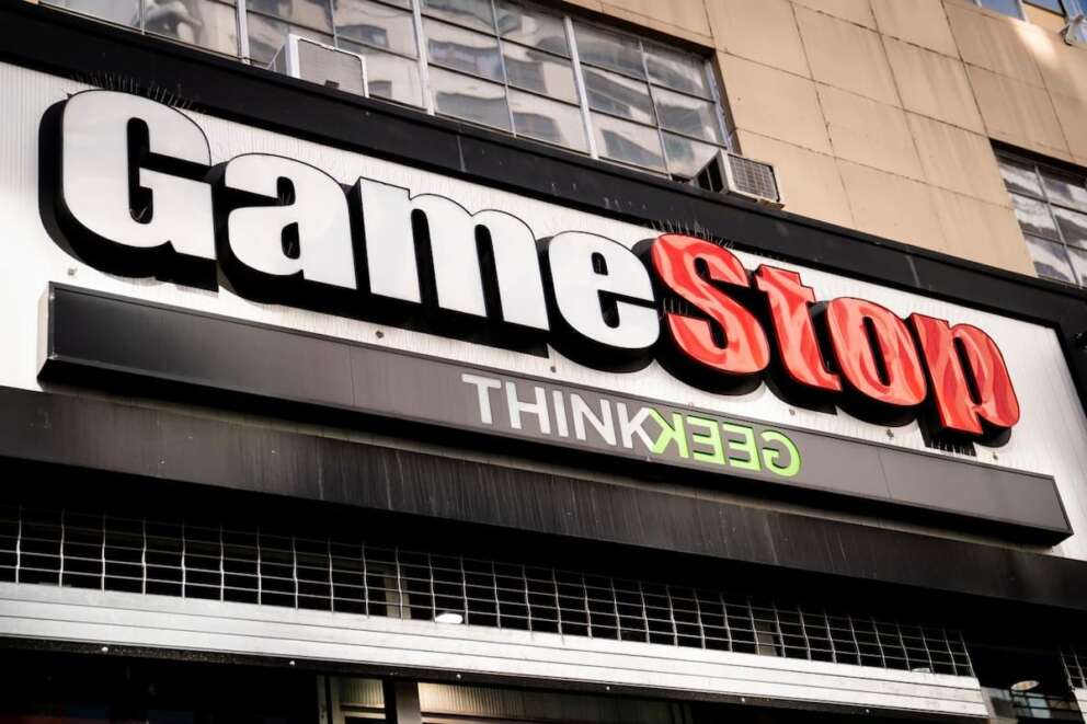 GameStop, offerta da 56 miliardi per eBay: la catena di videogiochi protagonista del “meme stock” punta al colpo grosso