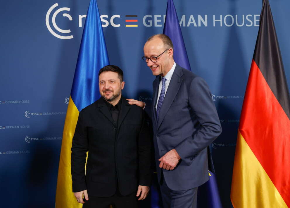 Ucraina, la proposta tedesca di Merz: Kiev “membro associato” dell’Unione Europa per velocizzare l’iter di adesione