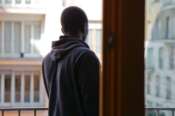 Il nuovo ddl ‘Sicurezza’ e i passi indietro rispetto alla legge Zampa: picconate ai diritti dei minori migranti