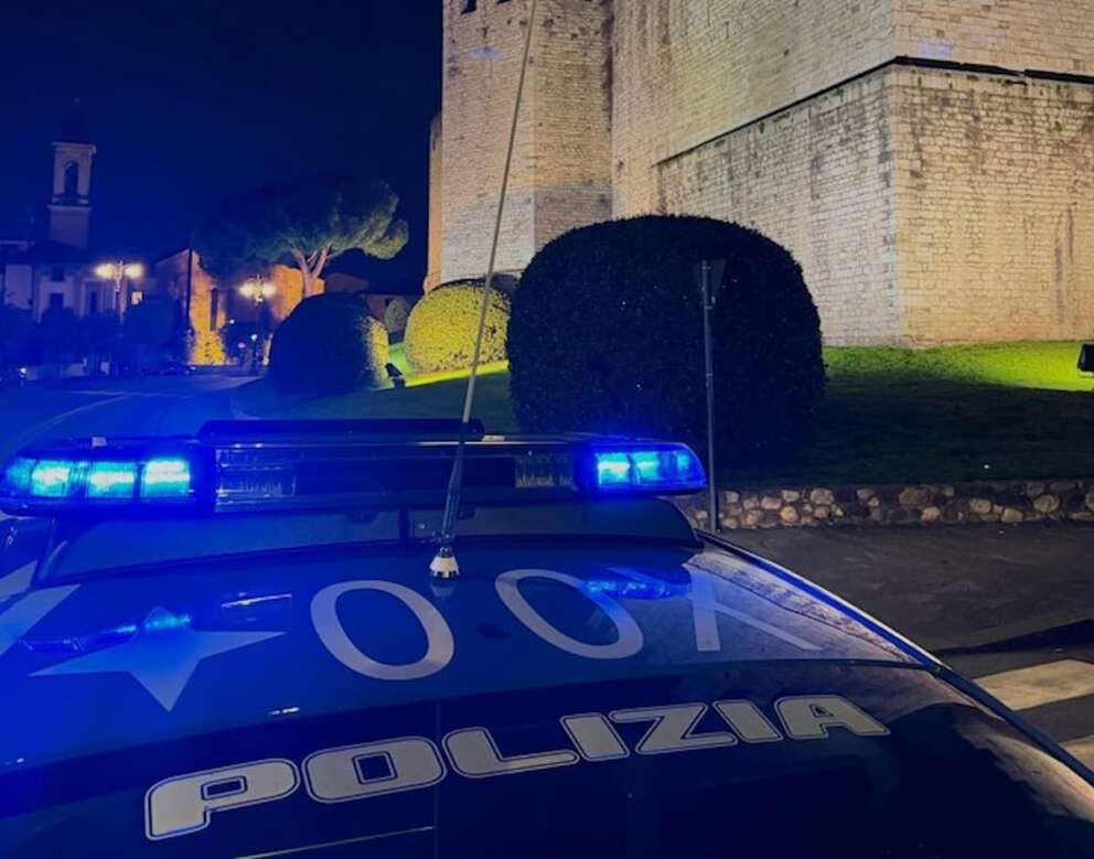 Prato, 23enne accoltellato per difendere la collega dalle molestie: due fermati, uno ha 16 anni