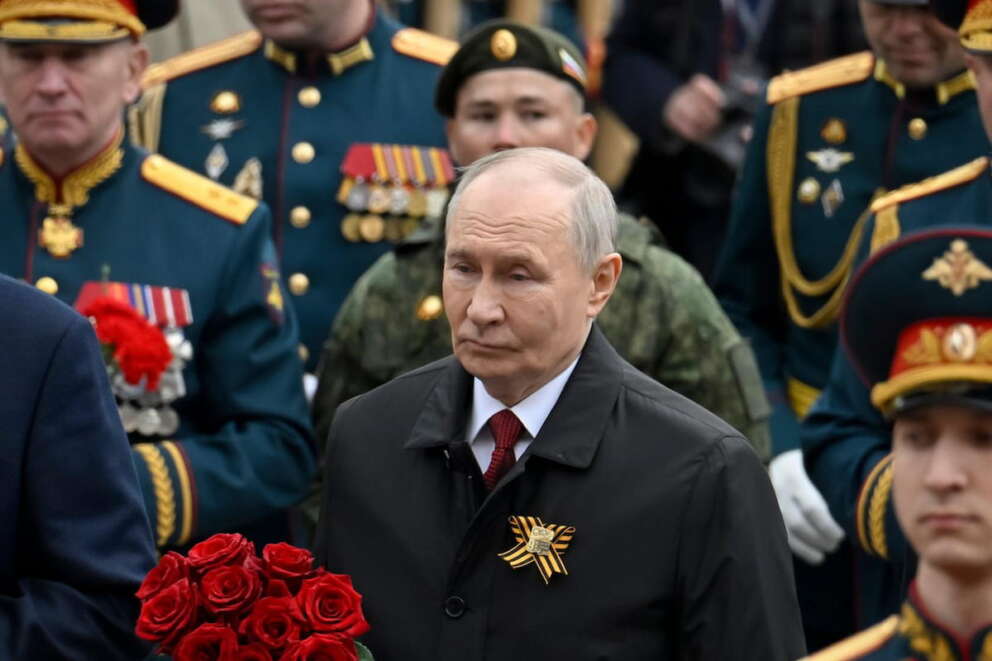Ucraina, Putin apre a trattative con l’Europa e lancia Schröder come negoziatore: ‘no’ di Bruxelles all’ex cancelliere tedesco