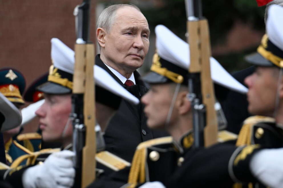 Putin, l’ultima mossa per arruolare soldati da spedire in Ucraina: il Cremlino cancella i mutui per attirare nuove reclute