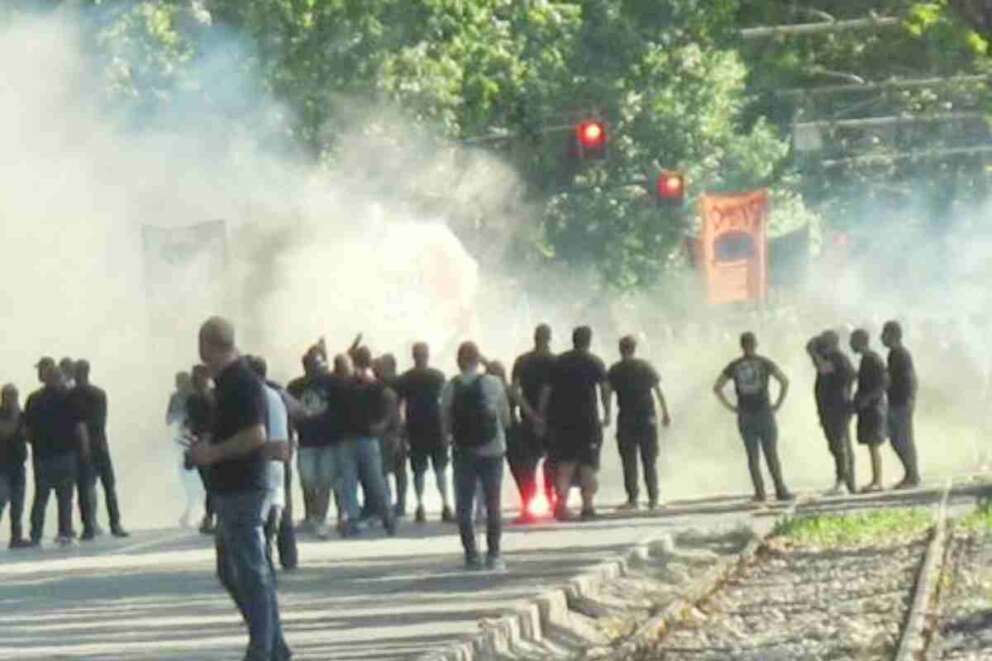 Lacrimogeni e repressione, la deriva pericolosa della polizia