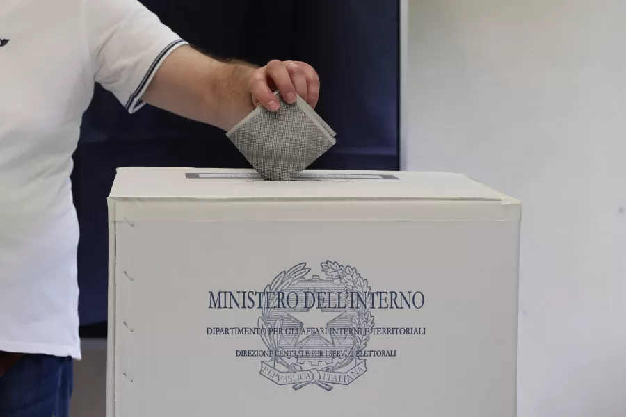 Elezioni comunali, De Luca a Salerno e Cannizzaro a Reggio vincono al primo turno: Venezia resta alla destra