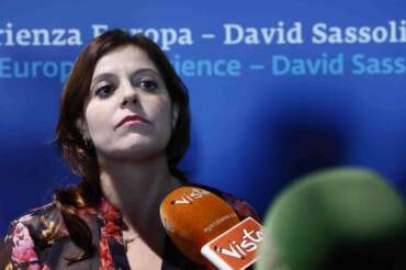 Quei linciaggi immaginari contro De Gregori e De Luca e quello vero contro Ilaria Salis