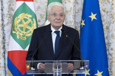 Travaglio fallisce l’assalto al Quirinale, Mattarella esce dalla vicenda Minetti sempre più forte