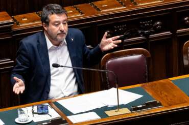Salvini come il panda, un leader vicino all’estinzione: è battaglia con i “nordisti” che lo voglio mettere in mora