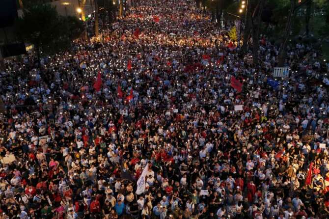 Perché in Albania si protesta, la “Rivoluzione dei Fenicotteri” contro il resort del genero di Trump: “Non siamo in vendita”