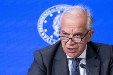 L’ammissione del ministro Piantedosi: le forze dell’ordine non hanno regole sul lancio di lacrimogeni…