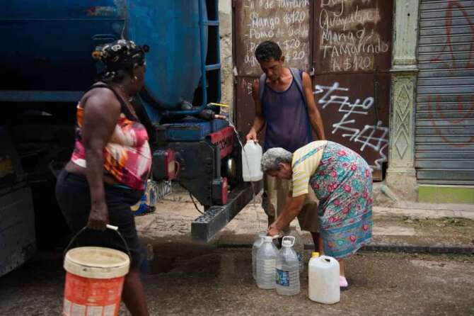 Cuba apre al mercato, il pacchetto di riforme per reagire alla crisi profonda: “Realtà impone cambiamenti urgenti e necessari”