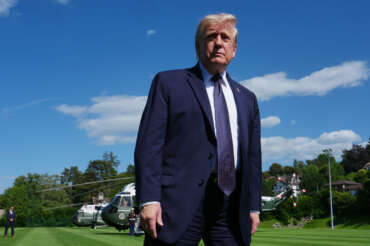 Insulti a Netanyahu e concessioni a Teheran: come Trump vuole sfilarsi dal pantano in Iran