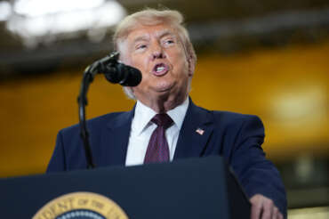 Trump, doppia sconfitta alla Corte Suprema: i giudici “salvano” il voto per posta e l’autonomia della Federal Reserve