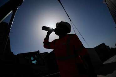 Caldo senza tregua in tutta Europa: 18 città bollino rosso in Italia, 212 vittime in Spagna e Parigi vieta gli alcolici
