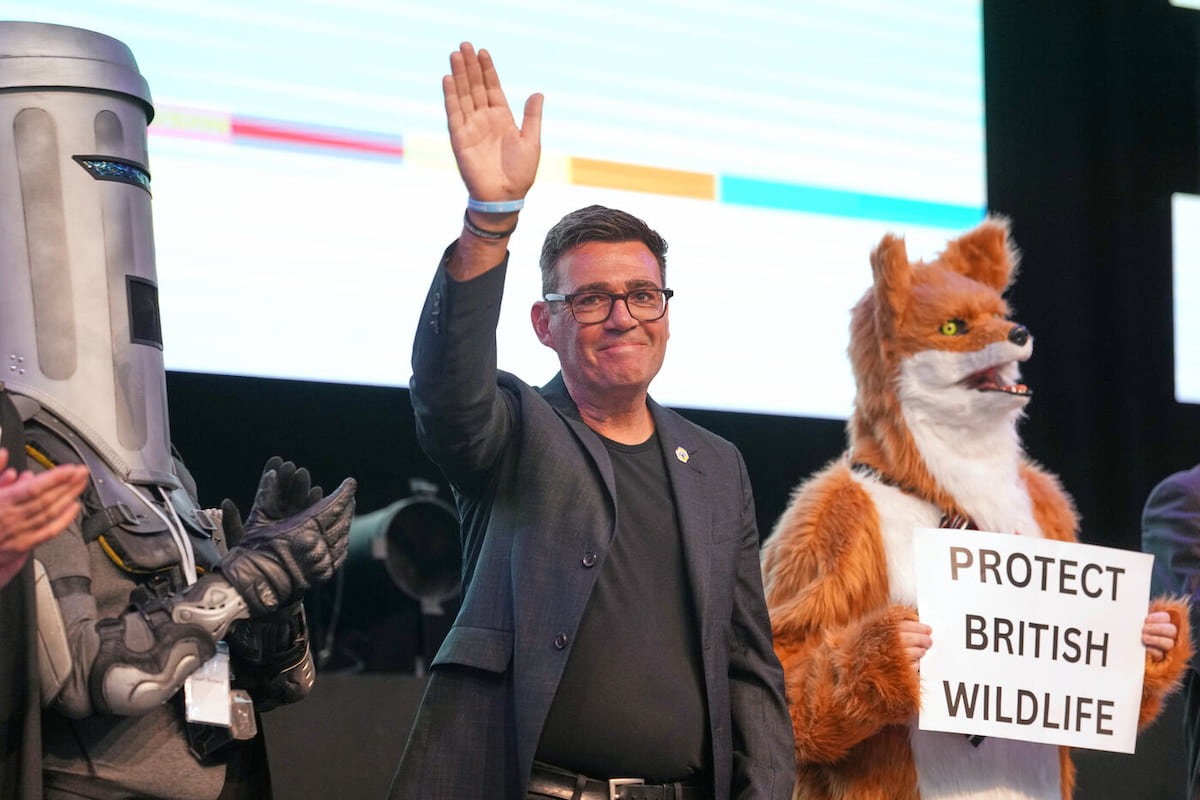 Regno Unito, netta vittoria di Burnham nelle suppletive: il sindaco di Manchester ora può “sfrattare” Starmer