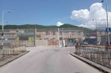 Carcere di Fuorni cade a pezzi, luogo strutturalmente contrario al senso di umanità