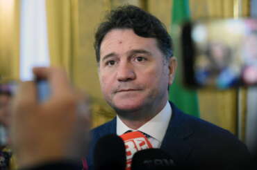 Francesco Silvestro, il senatore di Forza Italia accusato di violenza sessuale: “Ero bloccata dallo shock, ora mi insulta”