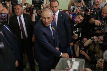 Armenia, il premier filo-occidentale Pashinyan vince le elezioni: altro colpo a Putin