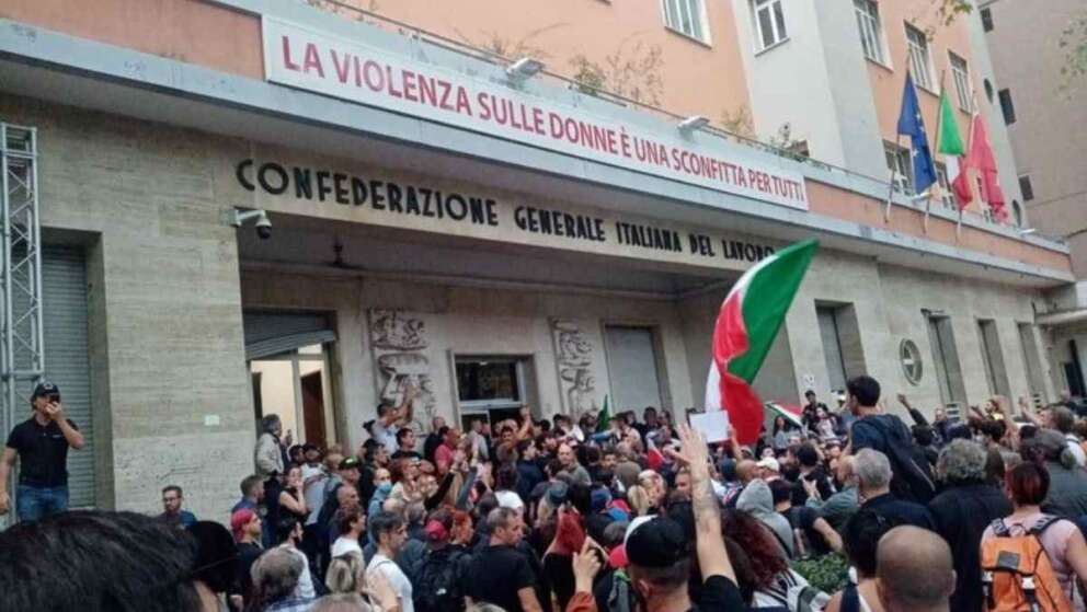 Assalto alla CGIL, spariti i filmati degli agenti infiltrati: il giallo dei militari nella sede del sindacato