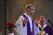 L’incredibile vicenda di Don Roberto Mozzi: denunciato per rivelazione del segreto per aver parlato dei suicidi in cella…