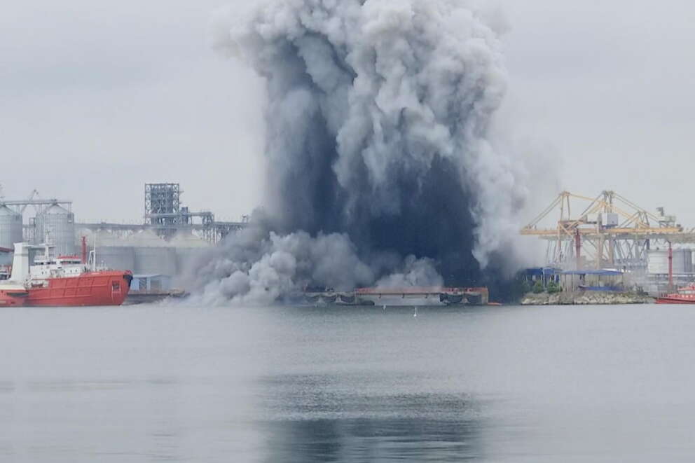 Drone marino esplode nel porto di Costanza in Romania, Kiev ammette: “Era nostro, deviato da interferenze russe”