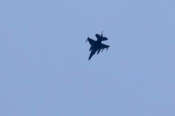 Iran, attacchi Usa contro il regime dopo l’abbattimento di un Apache: missili di Teheran su obiettivi americani nel Golfo