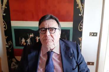 Reggia di Carditello, il presidente della Fondazione sui social contro il Pd: “De Giovanni a suo agio tra nani e froc*”