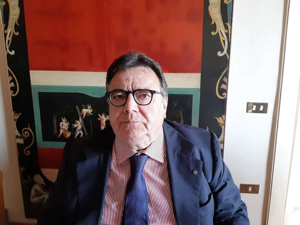 Reggia di Carditello, il presidente della Fondazione sui social contro il Pd: “De Giovanni a suo agio tra nani e froc*”