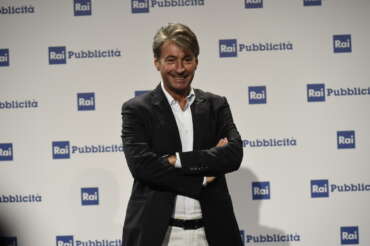 Milo Infante lascia la Rai, l’addio del volto di ‘Ore 14’ che dopo il boom di ascolti passa a Mediaset