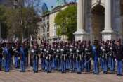 Abusi sessuali alla Scuola militare Teuliè di Milano, arrestato prof di italiano: le violenze per superare gli esami
