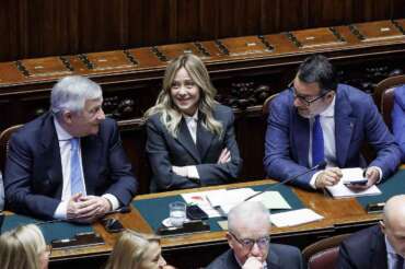 Perché la destra aspira ai pieni poteri: dalla legge elettorale al Presidente della Repubblica, il governo Meloni brama il golpe bianco