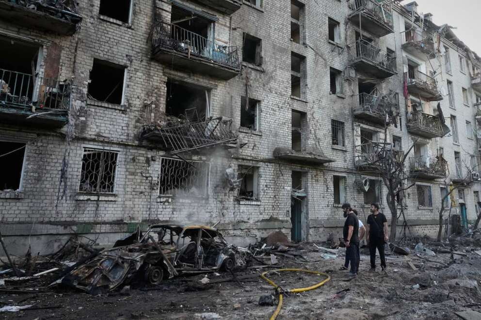 Raid russi su Kiev, almeno 17 morti negli attacchi sulla capitale: Zelensky chiede agli Usa licenza per i Patriot
