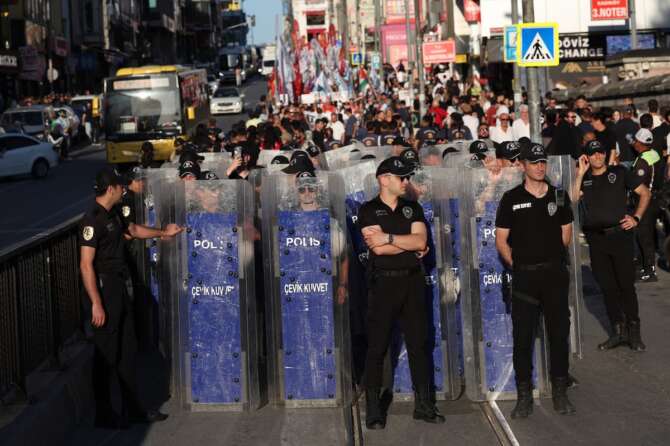 Vertice Nato in Turchia, il summit è l’occasione per Erdogan per centinaia di arresti tra gli oppositori del regime